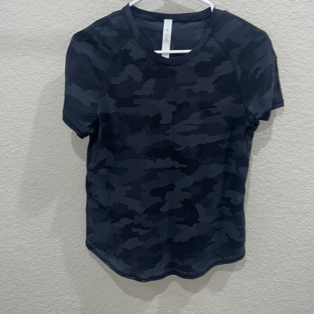 Lululemon camo top